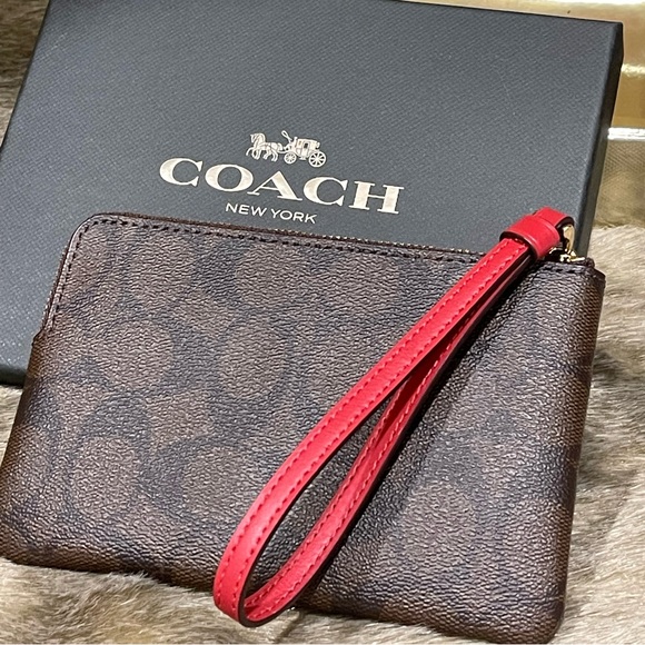 Large Corner Zip Wristlet In Signature Canvas - Picture 2 of 8